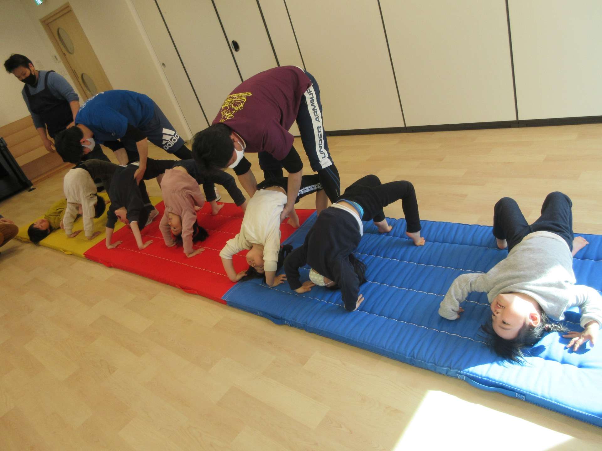武蔵野市で保育士を募集しているむくむくみらい保育園ではカリキュラムに体操教室を入れました
